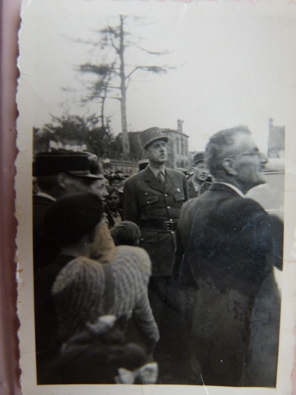 de Gaulle à Rânes avec le Maire Ernest Hamon